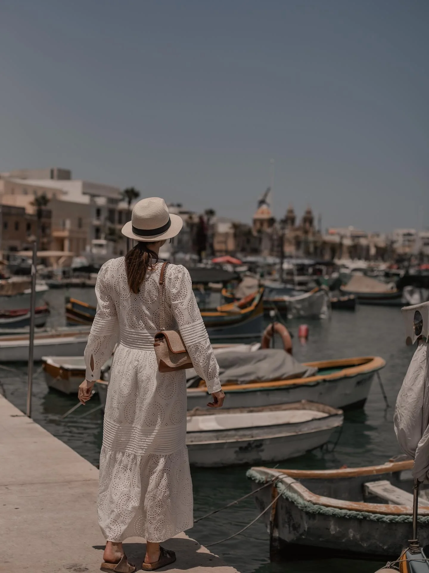 🌊🐟 F&auml;rgglada b&aring;tar, havsbris och nygrillad fisk direkt fr&aring;n dagens f&aring;ngst &ndash; Marsaxlokk stal mitt hj&auml;rta.

Denna lilla fiskeby p&aring; Maltas syd&ouml;stra kust &auml;r som gjord f&ouml;r en l&aring;nglunch i solen