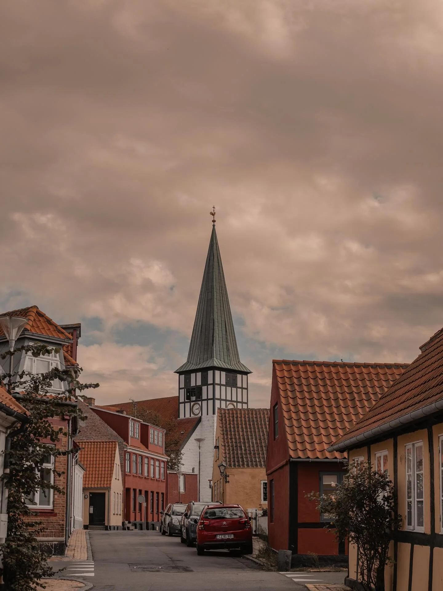 Bornholm 🇩🇰 &ndash; Danmarks solskens&ouml; med klippor, kultur och kulinariska stopp. Nu finns en Miniguide p&aring; vad ni inte f&aring;r missa uppe p&aring; bloggen.

🏰 Hammershus &ndash; en borg med utsikt &ouml;ver historien

💎 Opalsj&ouml;n