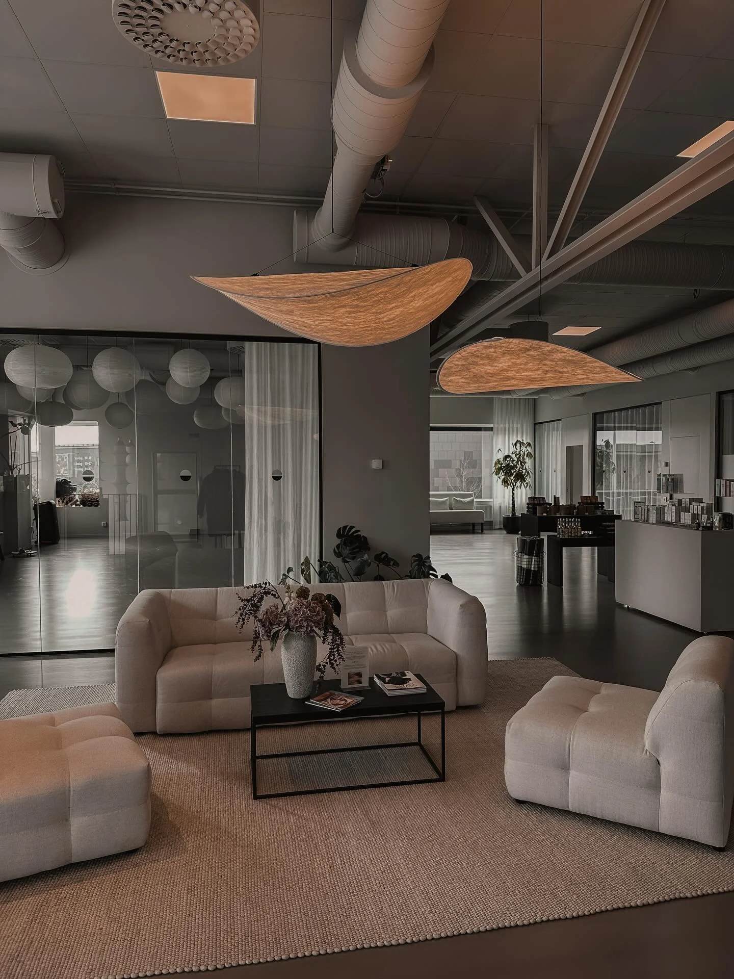 Nu inf&ouml;r jul vill jag passa p&aring; att rekommendera @_studiosofie_ i Lomma 🎅🏼🎄💫

Jag har g&aring;tt till Sofie i &ouml;ver tio &aring;r, och under den tiden har hon blivit mer &auml;n &ldquo;bara&rdquo; en behandlare f&ouml;r mig. Hon &aum