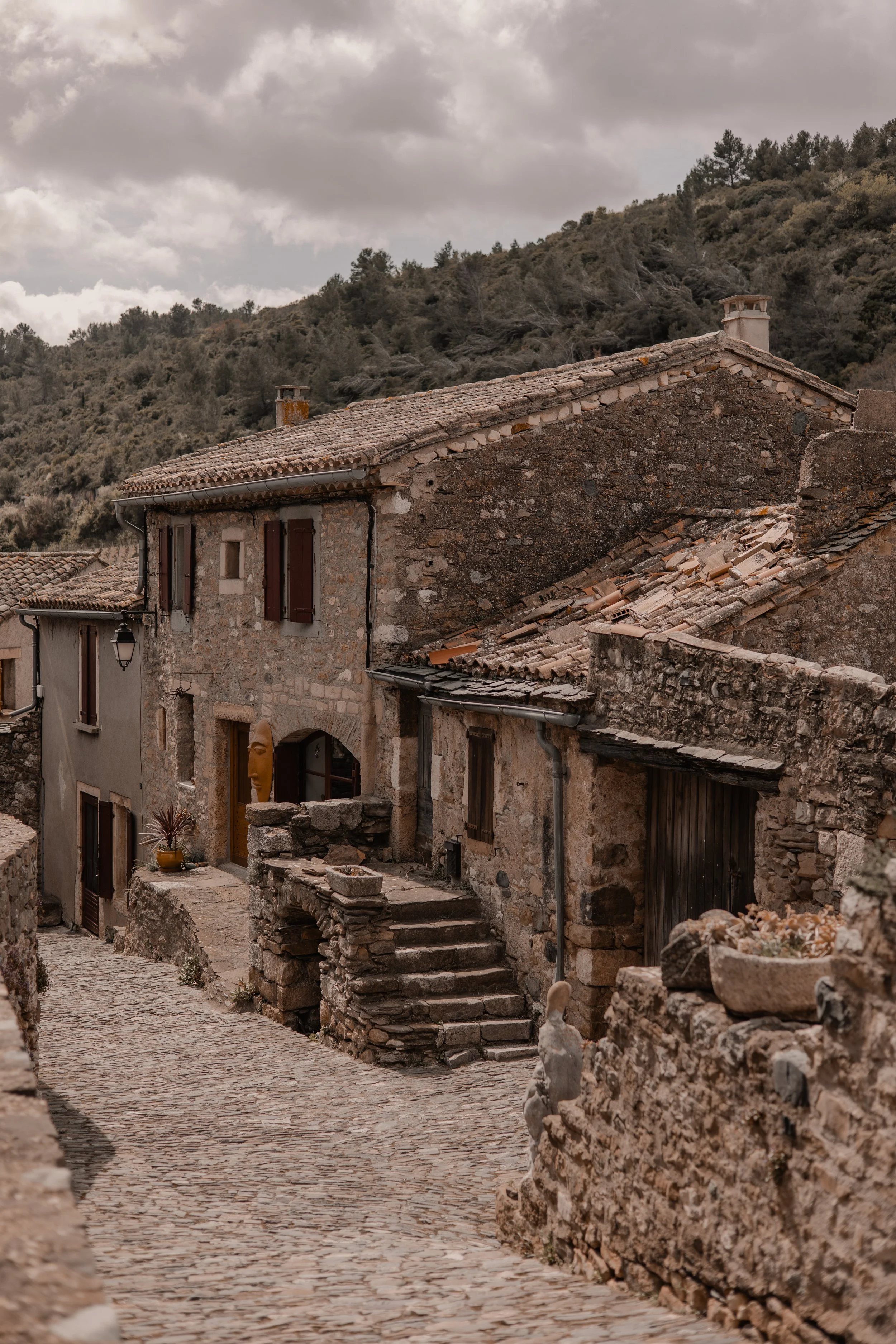 Minerve – den vackra franska byn ovanför ravinen