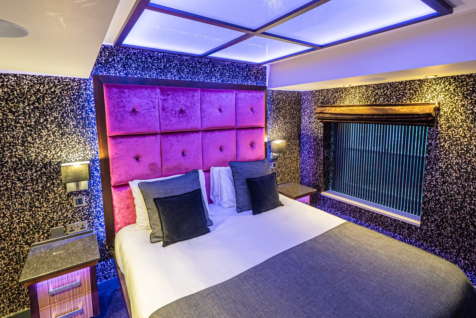 Cranleigh Boutique-Fantasy Suite-luxury-room-windermere-DSC09022.webp