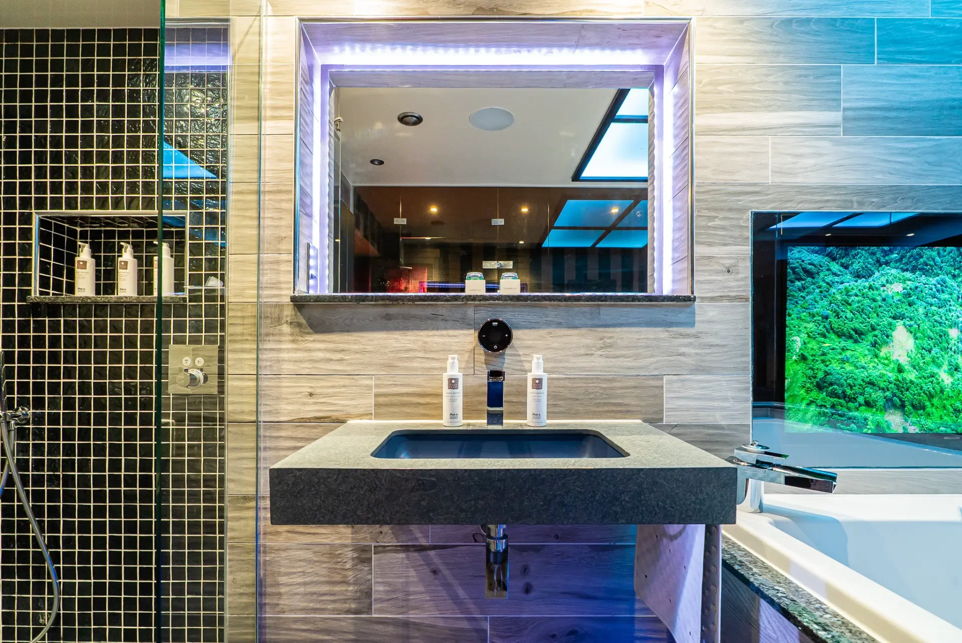 Cranleigh Boutique-Fantasy Suite-bathroom-bowness on windermere-DSC09095.webp