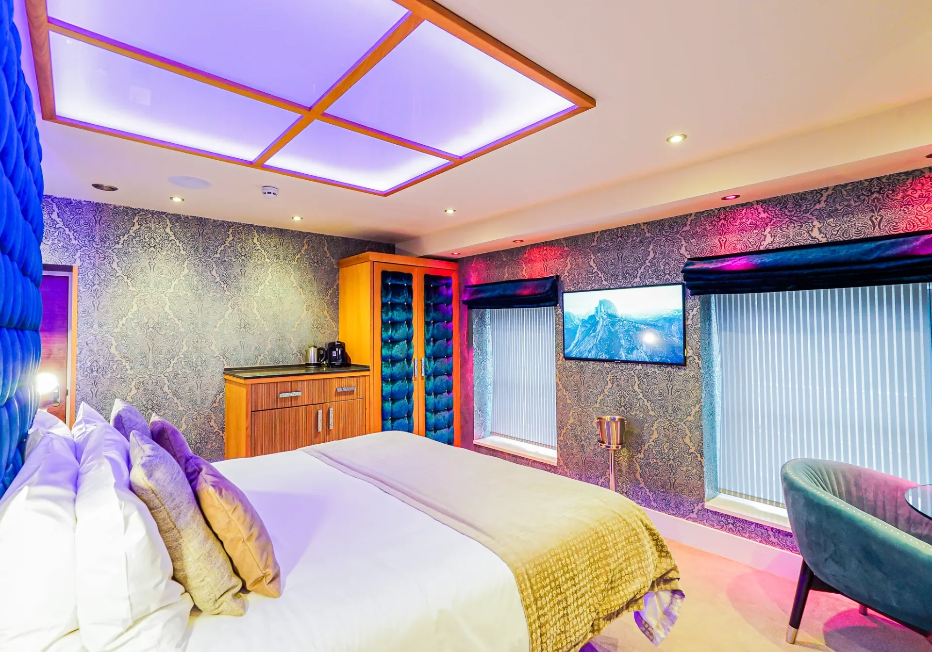 Cranleigh Boutique-Opulence Suite-DSC08925.webp