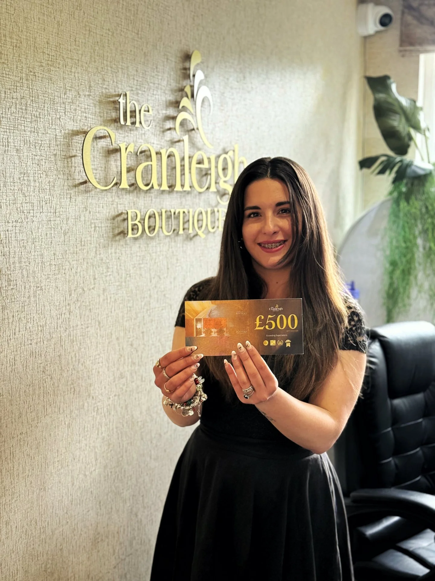 This Christmas, give the gift of TIME 🎄✨
Not another thing to unwrap and forget.
A boutique escape they'll remember forever.
Cranleigh Gift Vouchers from £50
What they get:
🛏️ Luxury stay at our boutique
☕ Lazy mornings (alarm clock banned)