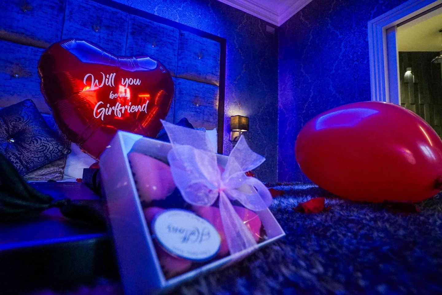 💕 WILL YOU BE MY GIRLFRIEND?
💕Make the moment UNFORGETTABLE

Ready to take that step? Do it right at Cranleigh.What's included:
🎈 Red heart &quot;Will you be my girlfriend&quot; balloon
🌹 Rose petals scattered perfectly
💐 Boxed single red rose
?