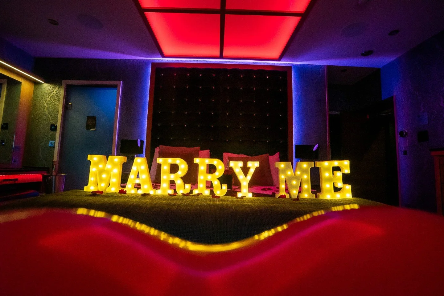 💍 SHE'LL REMEMBER THIS FOREVER. SO WILL YOU.

The Marry Me Package at Cranleigh
You've got the ring. You've got the speech memorized. Now make the moment unforgettable.
What's waiting in your room:
✨ 16&quot; &quot;MARRY ME&quot; light-up letters
🍾