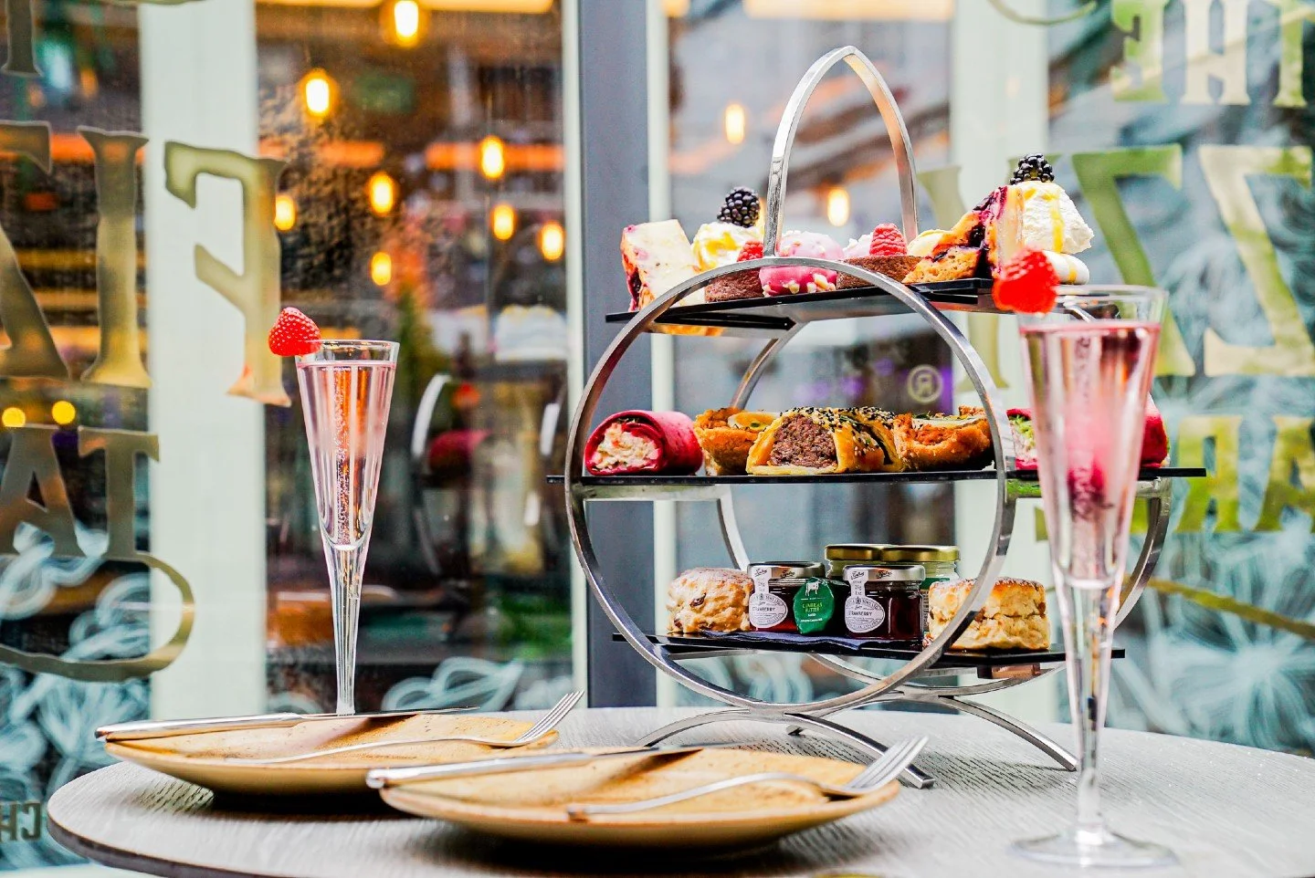 Plot twist: your accommodation comes with benefits

❄️ Stay at Cranleigh, get 15% off across Fizzy Tart&eacute;. Suddenly those cocktails cost less. That afternoon tea? More affordable. Cumbrian Kitchen brunch? Basically a steal. Plus 20% off your ro