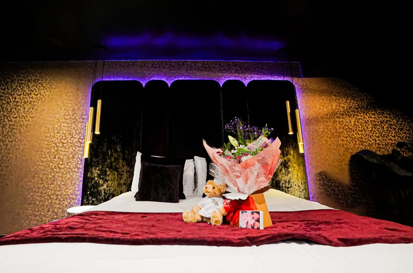 THEY OPEN THE DOOR. FLOWERS. PROSECCO. CHOCOLATES. PURE ROMANCE.

💐 The Bespoke Celebration Package Awaits in your Intimate Cranleigh Room:
🌸 Romantic Boxed Bouquet
🧸 Our Signature Cranleigh 'Huggy Bear'
🍫 Artisan Chocolates
🥂 Complimentary Hous