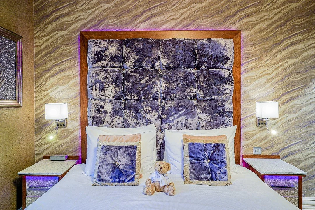 Frost outside, cosy inside.

❄️✨Discover the ultimate winter escape at Cranleigh Boutique for just &pound;99pn.

Indulge in a sophisticated hideaway where you can truly exhale and enjoy a touch of luxury in the heart of Bowness.

Availability is limi