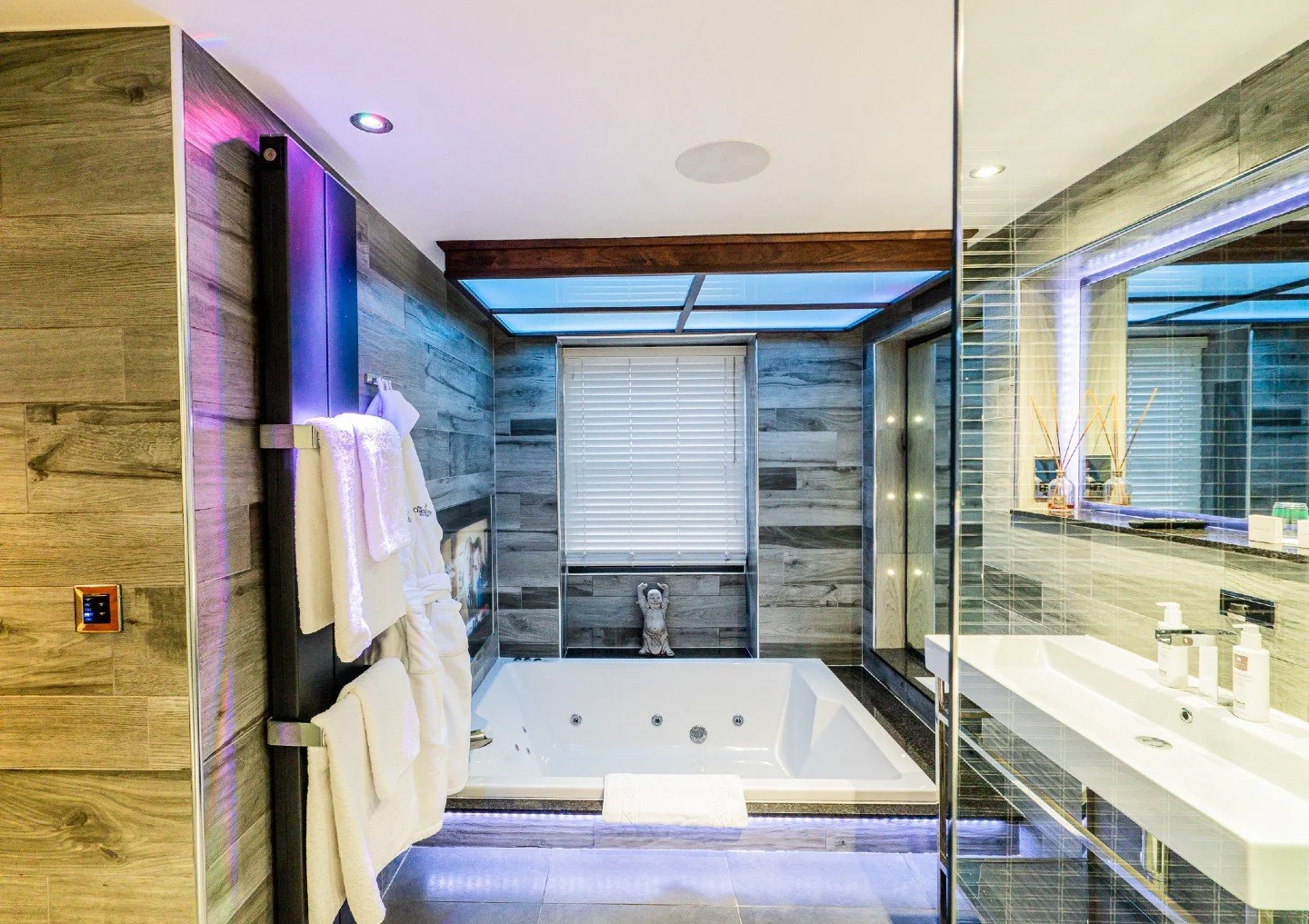 SPRING NEVER LOOKED SO STYLISH 🌸

The frost is clearing, and Bowness is waking up. It&rsquo;s time to plan your next chapter with the Cranleigh Spring Escape.

Why settle for one night when two feels this good?
✨ SAVE 26% on your 2-night stay.
✨ &po