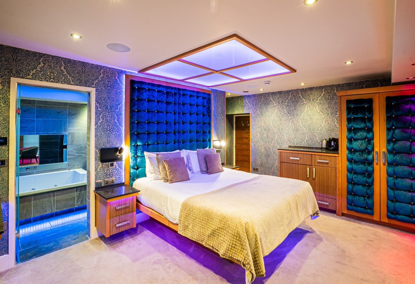 THE SPRING EDIT: DON&rsquo;T MISS OUT ⚡

The secret is out. Our Spring Escape rooms are the most enviable spots in the Lake District this April&ndash;June, and they are filling fast.

Forget the generic. Choose a curated stay that offers pure bliss a