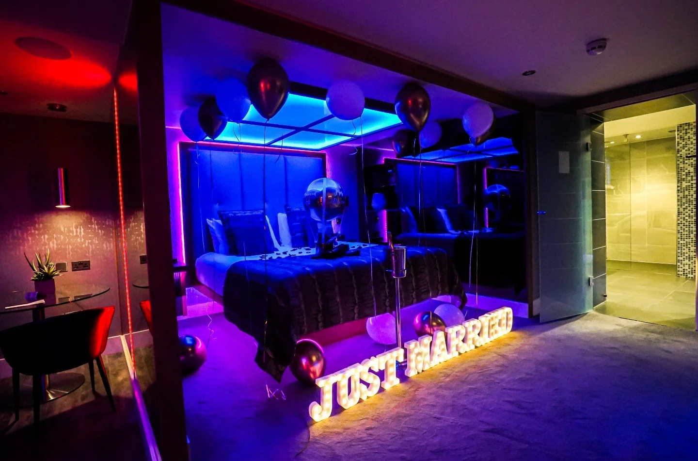 Just Married 💍✨

Whether the confetti has just settled or the big day is still on the horizon &mdash; this is how you celebrate in style.
The Cranleigh's Just Married Package is the perfect way to make your most special stay even more unforgettable.