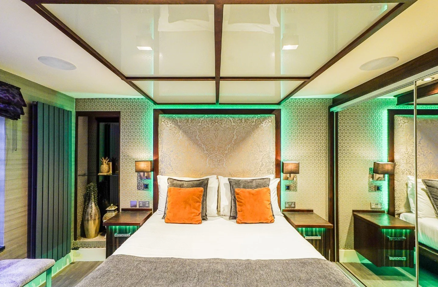 BEAT THE "SUNDAY SCARIES" BEFORE THEY START ☁️🏔️

Swap the Monday morning alarm for a Cumbrian sunrise.

Tonight is the ultimate night to use our Spring Escape offer for a tactical mid-week break. Waking up to a delicious breakfast in our 