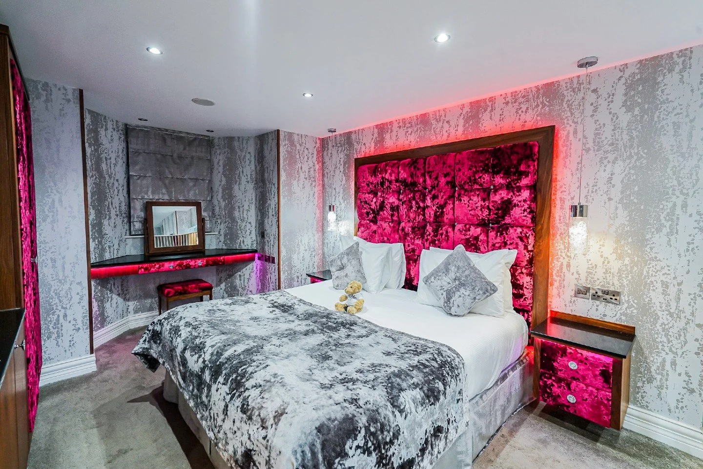 MID-WEEK IS THE NEW WEEKEND 🥂

Why wait for Friday to exhale? Bowness is at its most sublime during the week, and our Spring Escape deal is the ultimate smart-choice for a tactical getaway.

✨ Stay 2 Nights: Save 26%
✨ The Perk: &pound;20pp food cre