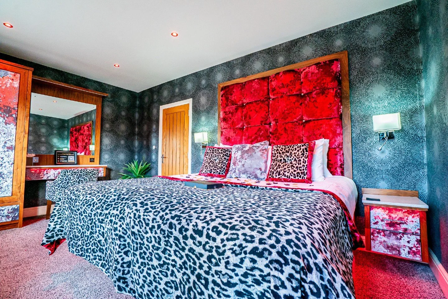 SUNDAY SCARIES? NOT HERE. ☁️

Swap the Monday morning rush for a Cumbrian sunrise.

If you're looking for an extended exhale, use code stay5for4. Spend 5 nights in our most iconic suites and we'll pick up the tab for your final night.

✨ Free bottle 