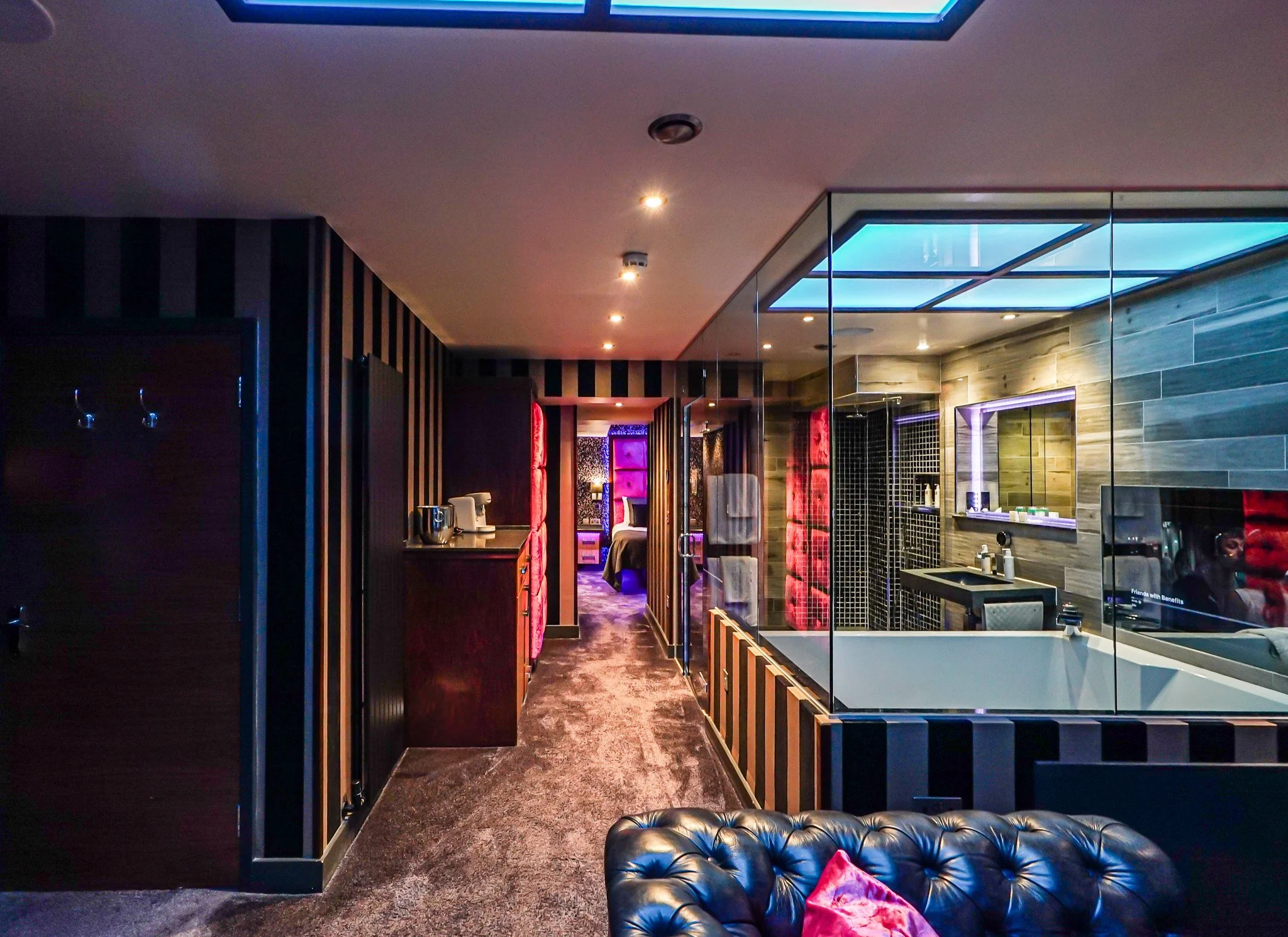 THE 24-HOUR RECONNECT ⚡

Sometimes, one night is all you need to find your zen.

Secure a 20% saving on a 1-night Spring stay and trade the routine for refined luxury. Waking up to a delicious breakfast in our private Club Room is the definition of p