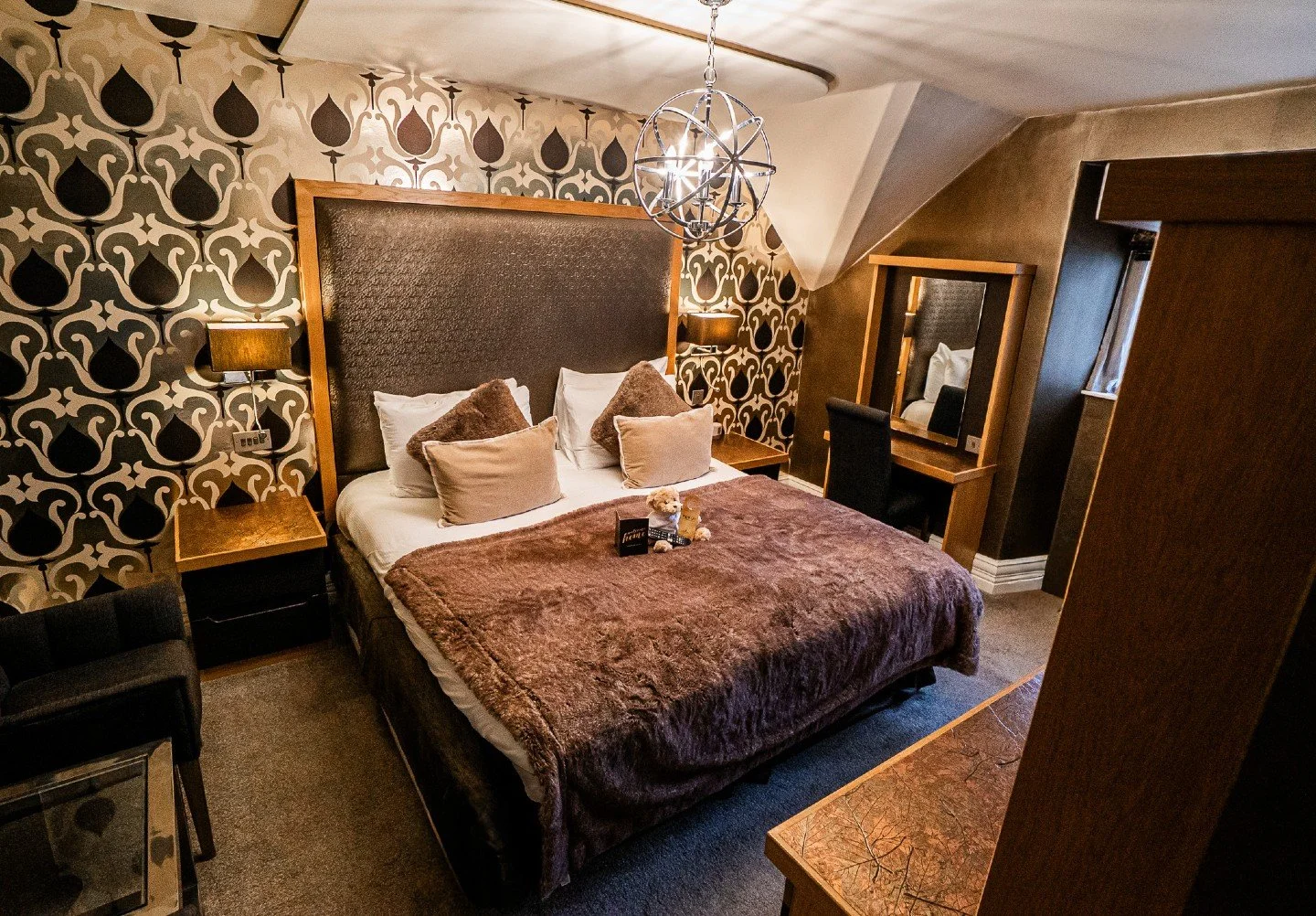 THREE NIGHTS. 30% OFF. NO BRAINER. ☁️

A 48-hour trip is a tease. A 72-hour stay is where the sublime begins.

If you&rsquo;re looking for the best value this May, linger a little longer. Book 7 days in advance for 3 nights or more and we&rsquo;ll ta
