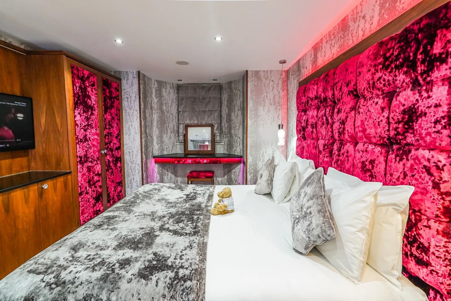 THE MIDWEEK MANIFESTO ☁️✨

Now the Bank Holiday crowds have headed home, the fells are quiet, the streets are calm, and Bowness is yours to explore.

Choosing a midweek stay is the ultimate refined secret for an uncluttered reset.

✨ Rates from &poun