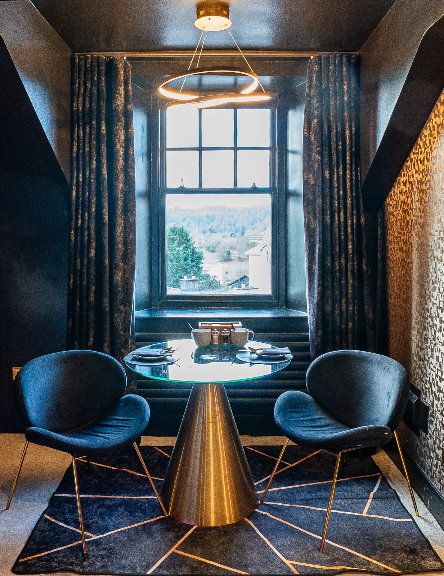 Cranleigh Hotel-Seduction Suite-breakfast area-DSC09895.webp