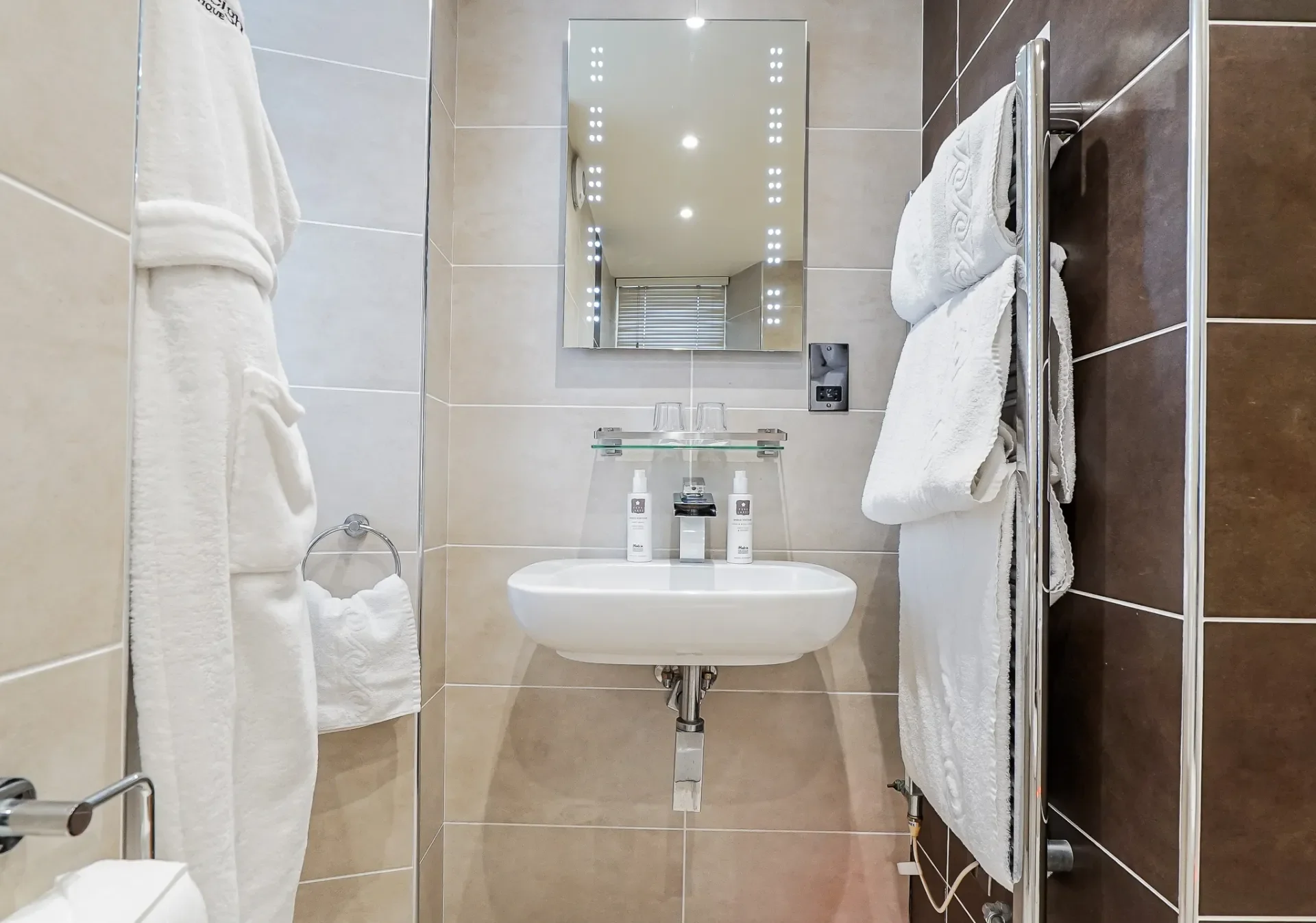 cranleigh-hotel-windermere-lake-luxury-room-14-bathroom-DSC09862.webp