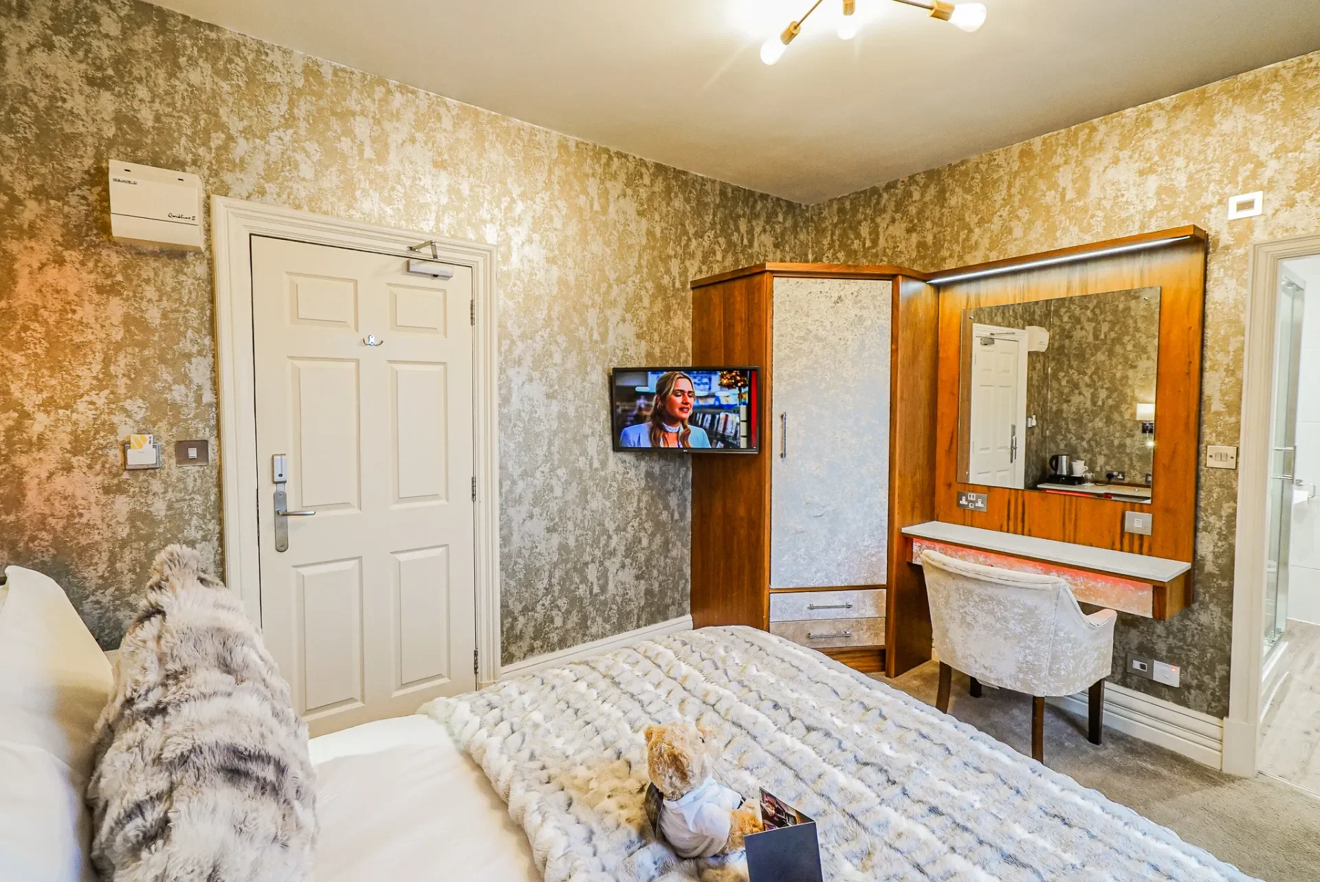 cranleigh-hotel-boweness-on-windermere-room-4-DSC09798.webp