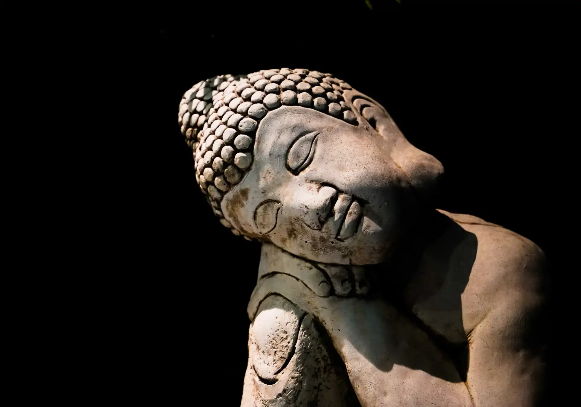 hideout boutique house staue