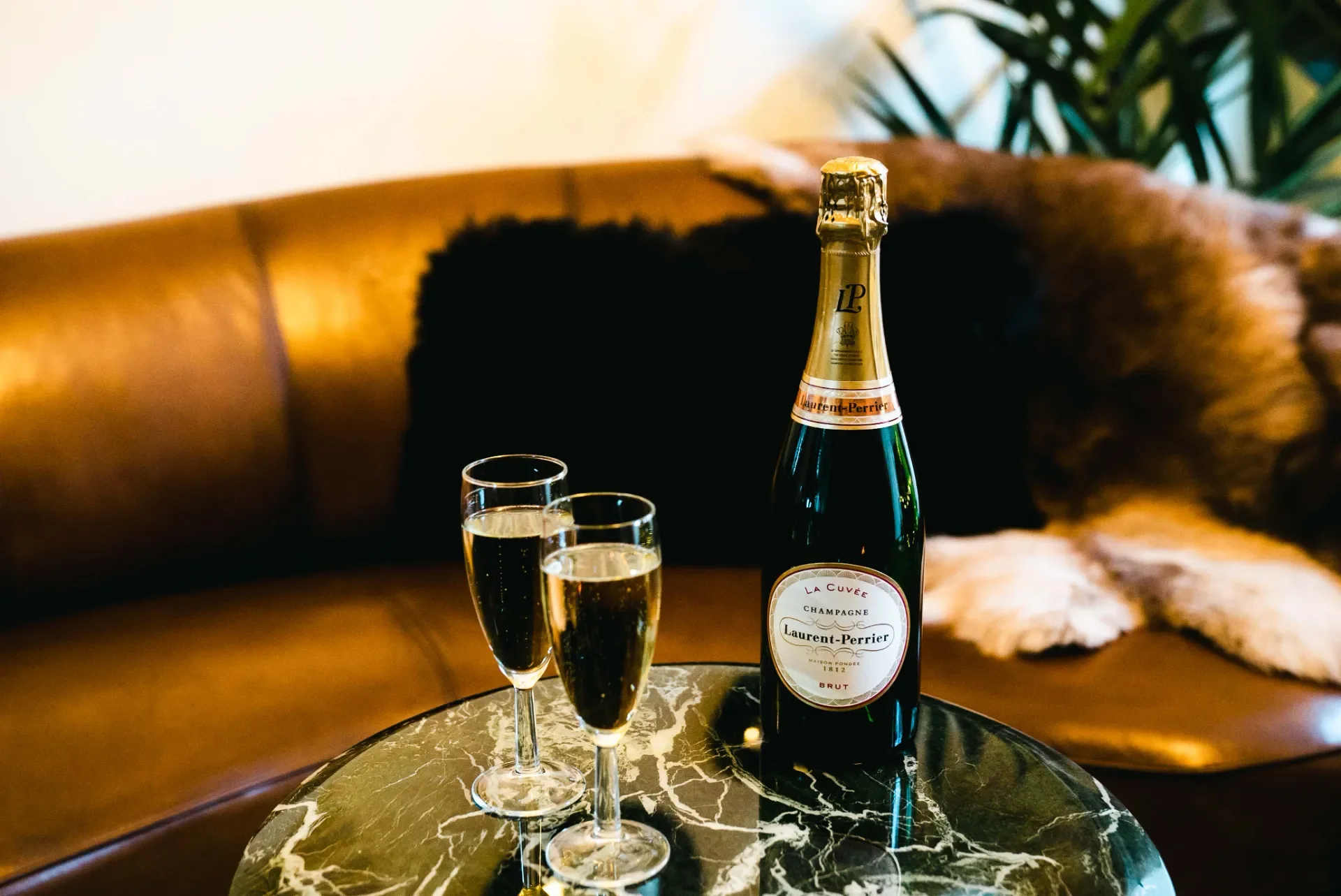 The-Cranleigh-Boutique-Living-Space-Drinks-Champagne-Img-7.webp