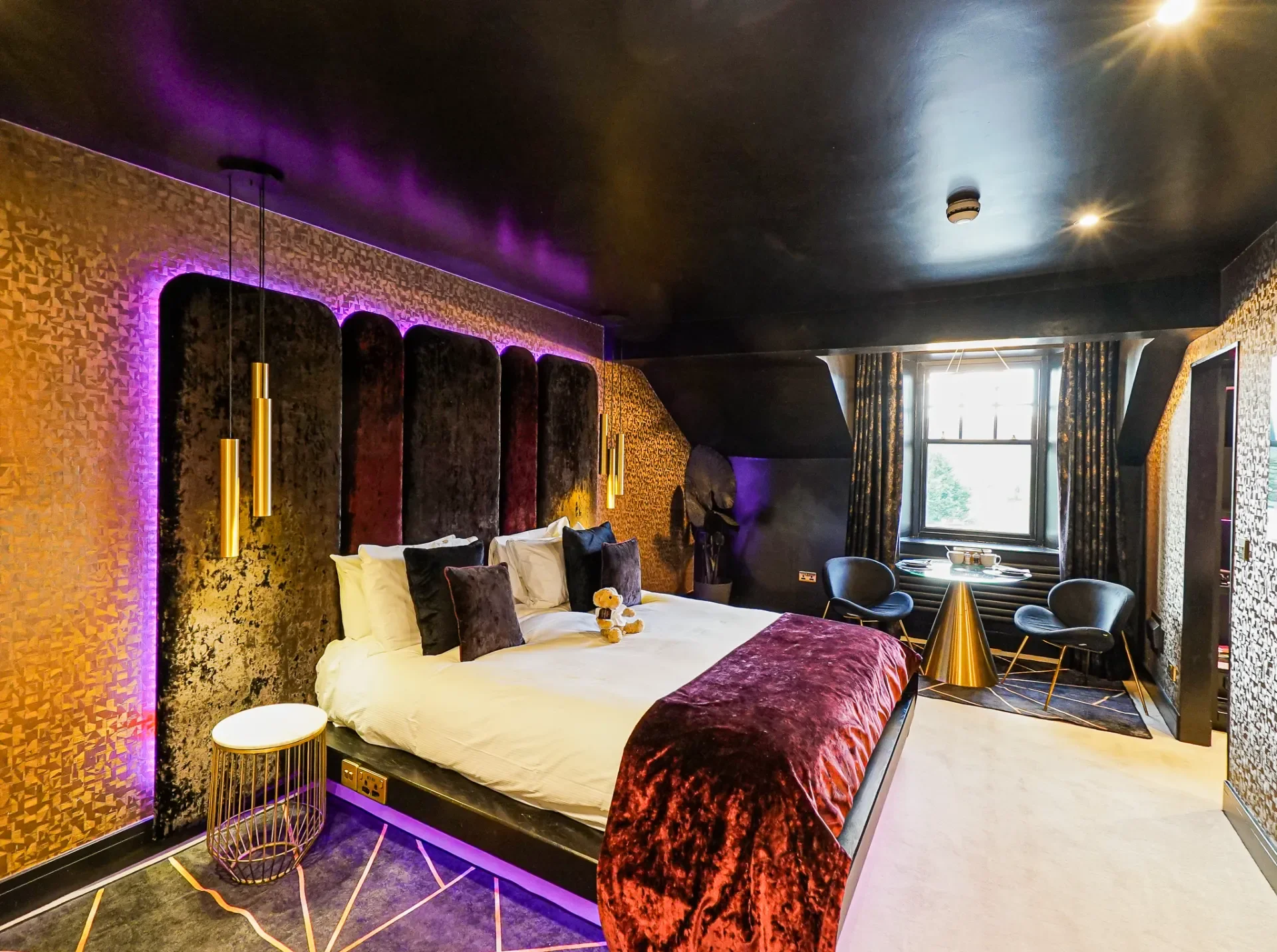 Cranleigh Hotel-seduction suite-super king size-bed-lounge area-bowness-windermere-DSC09890.webp