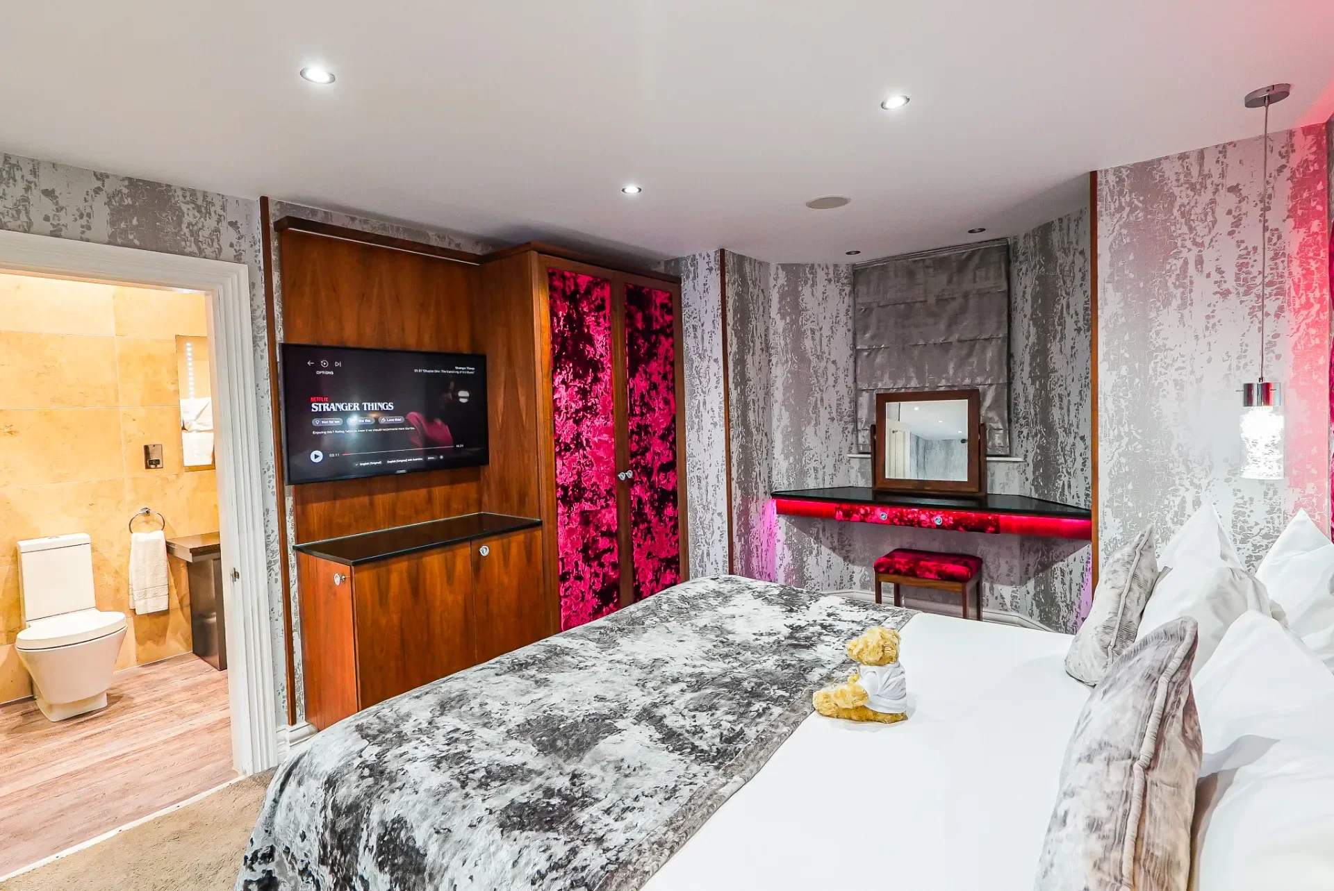 cranleigh-hotel-escape-suite-lake-district-hotel-bedroom-DSC09959.webp