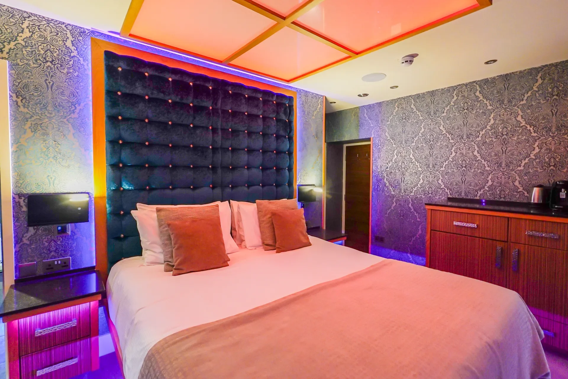 church-suite-opulence-suite-bedroom-interior-lake district hotel-DSC08998.webp