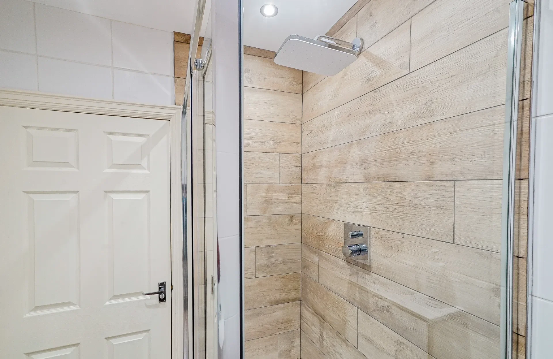 cranleigh-hotel-boutique-room-4-shower-DSC09819.webp