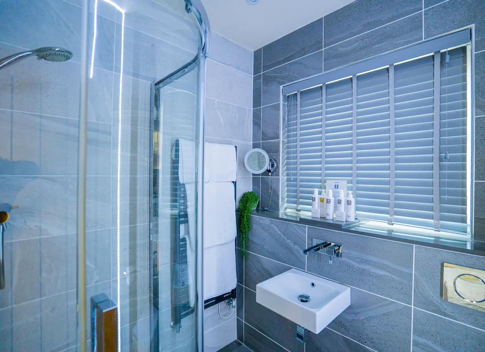 ensuite bathroom boutique hotel windermere hideout house self catering