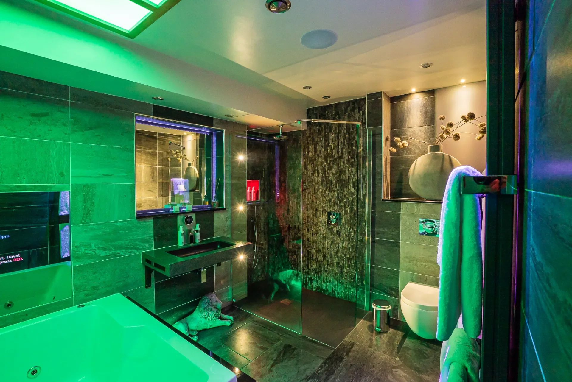 church-suite-opulence-suite-green-bathroom-bowness-on-windermere-DSC09007.webp
