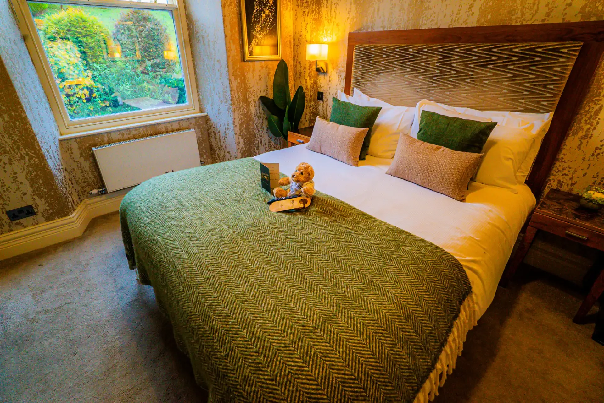 hotel-bedroom-interior-green-blanket.webp