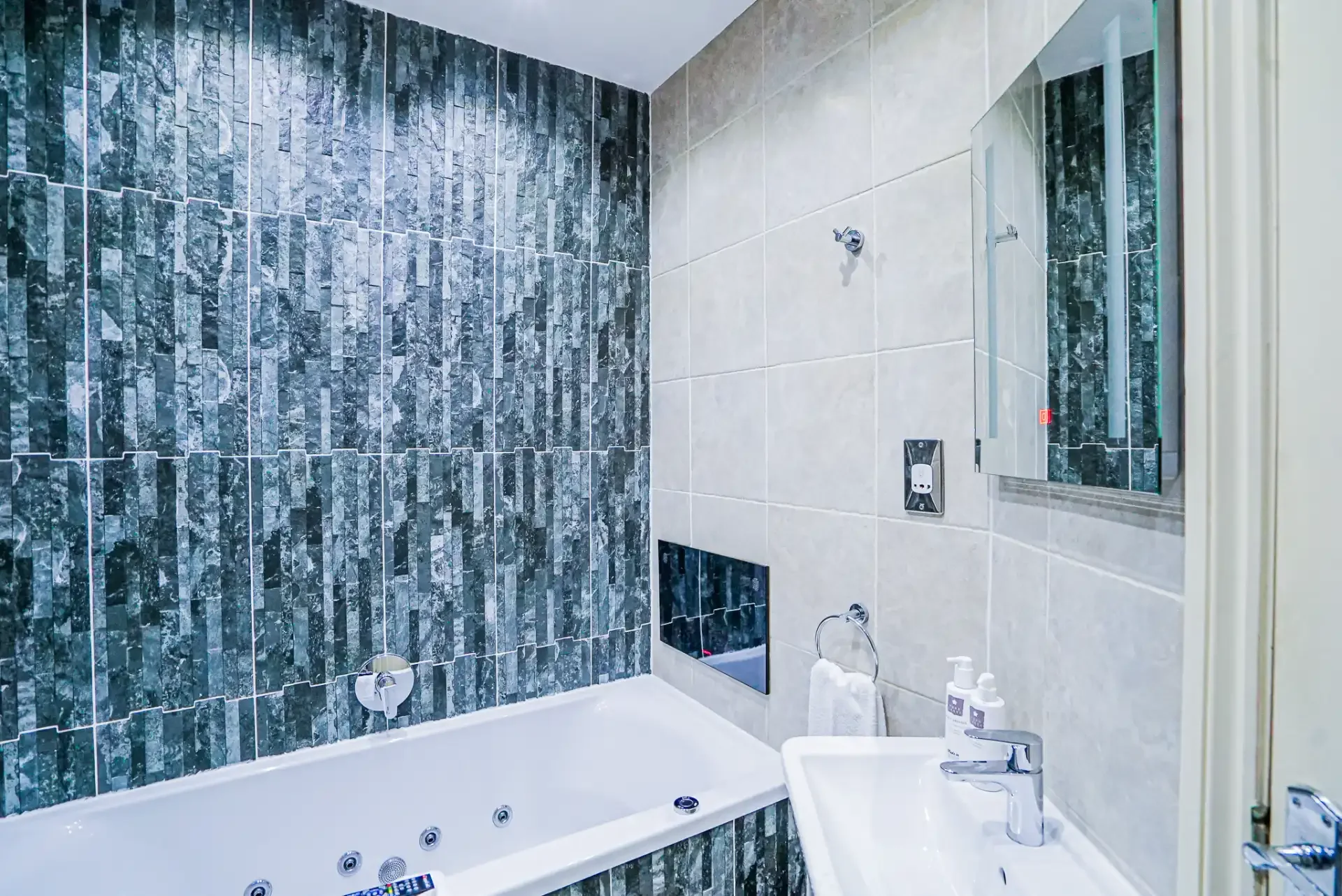 cranleigh boutique hotel spa bath