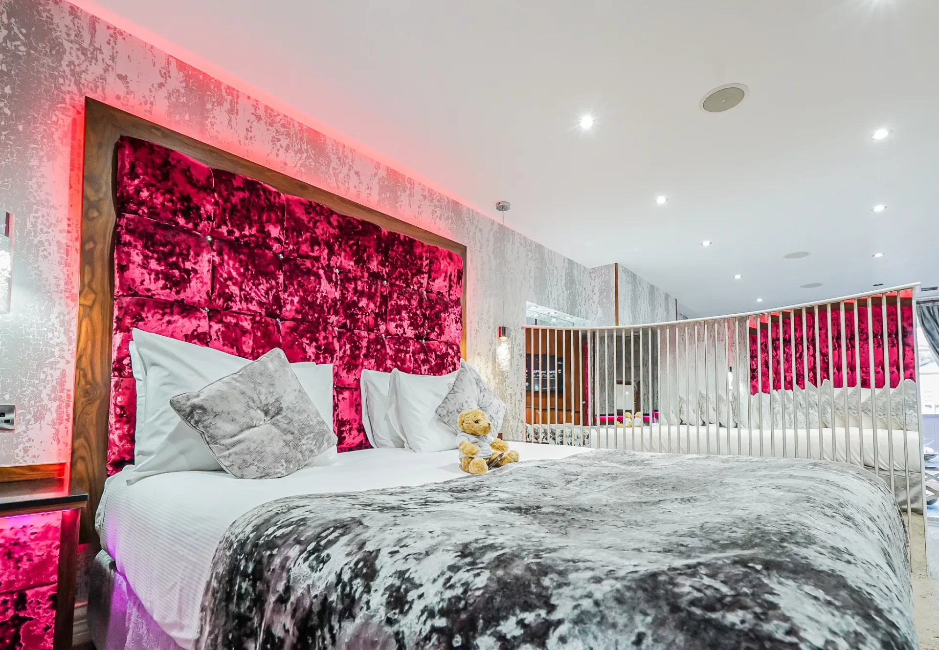 cranleigh-hotel-escape-suite-windermere-luxury-hotel-super-king-size-bed-DSC09964.webp