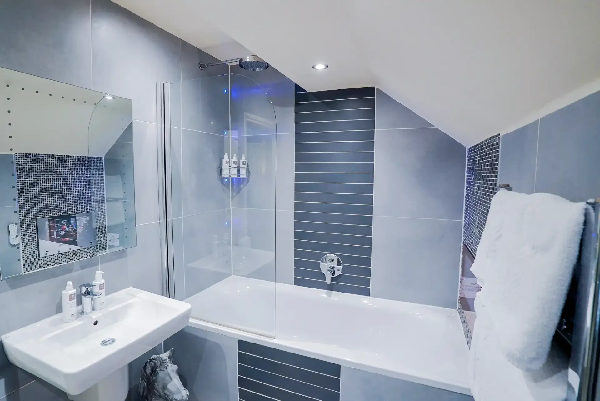 cranleigh boutique hotel windermere bathoom spa bath