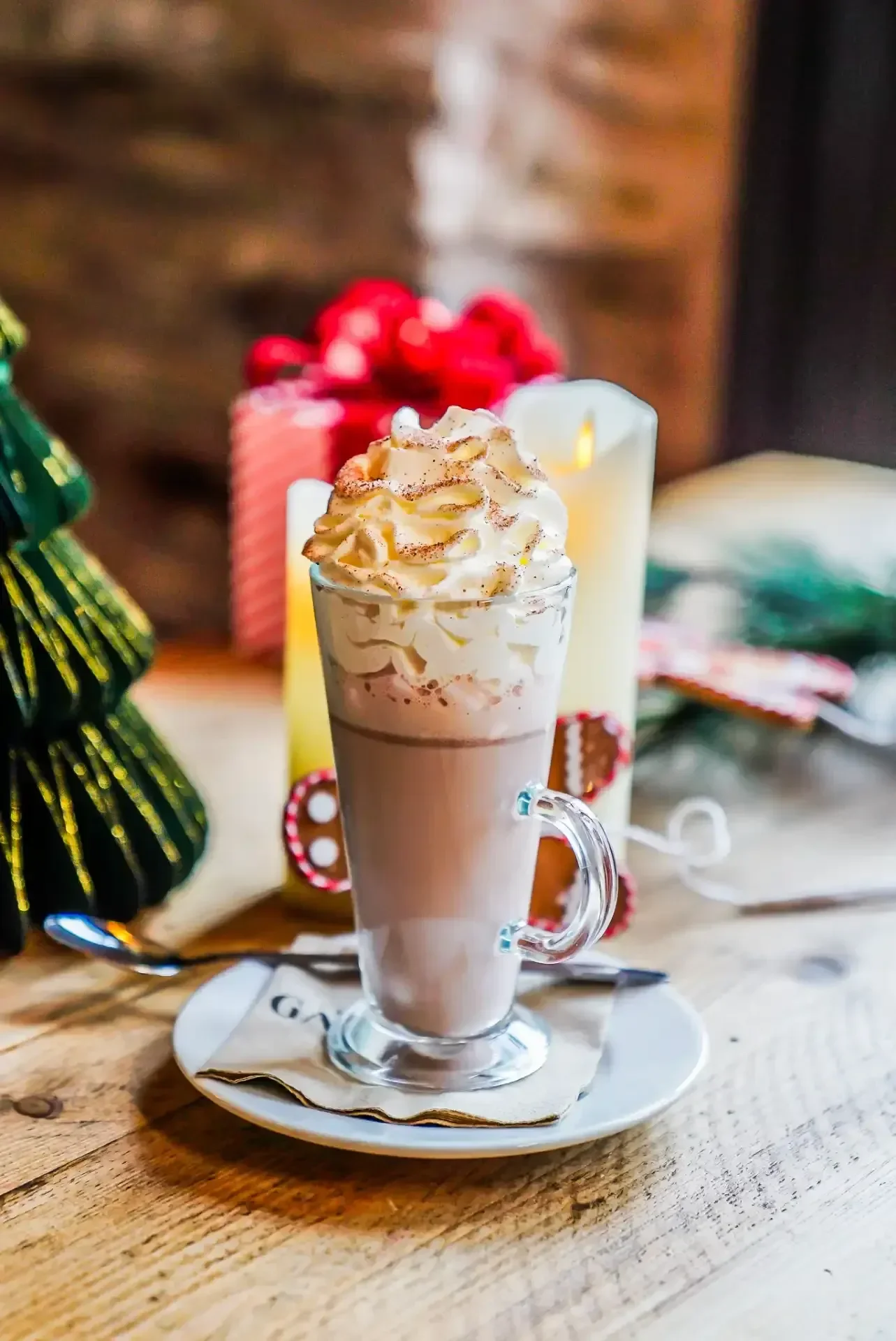 christmas-latte-whipped-cream.webp