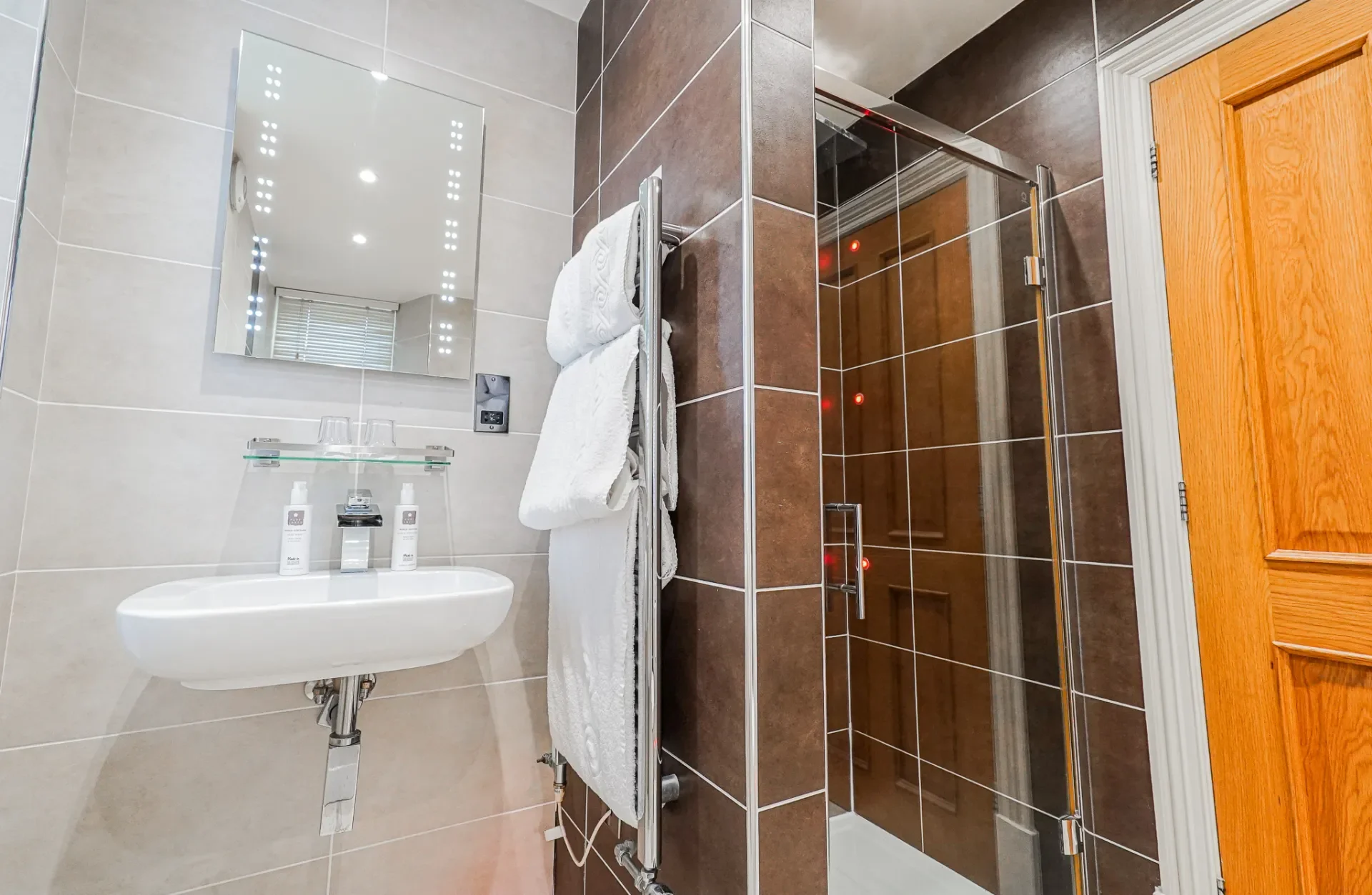 boweness-on-windermere-cranleigh-hotel-luxury-room-14-shower-DSC09866.webp