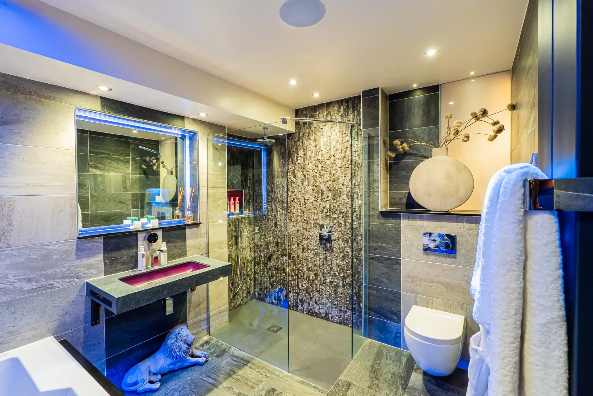 church-suite-opulence-suite-shower-room-DSC08980.webp