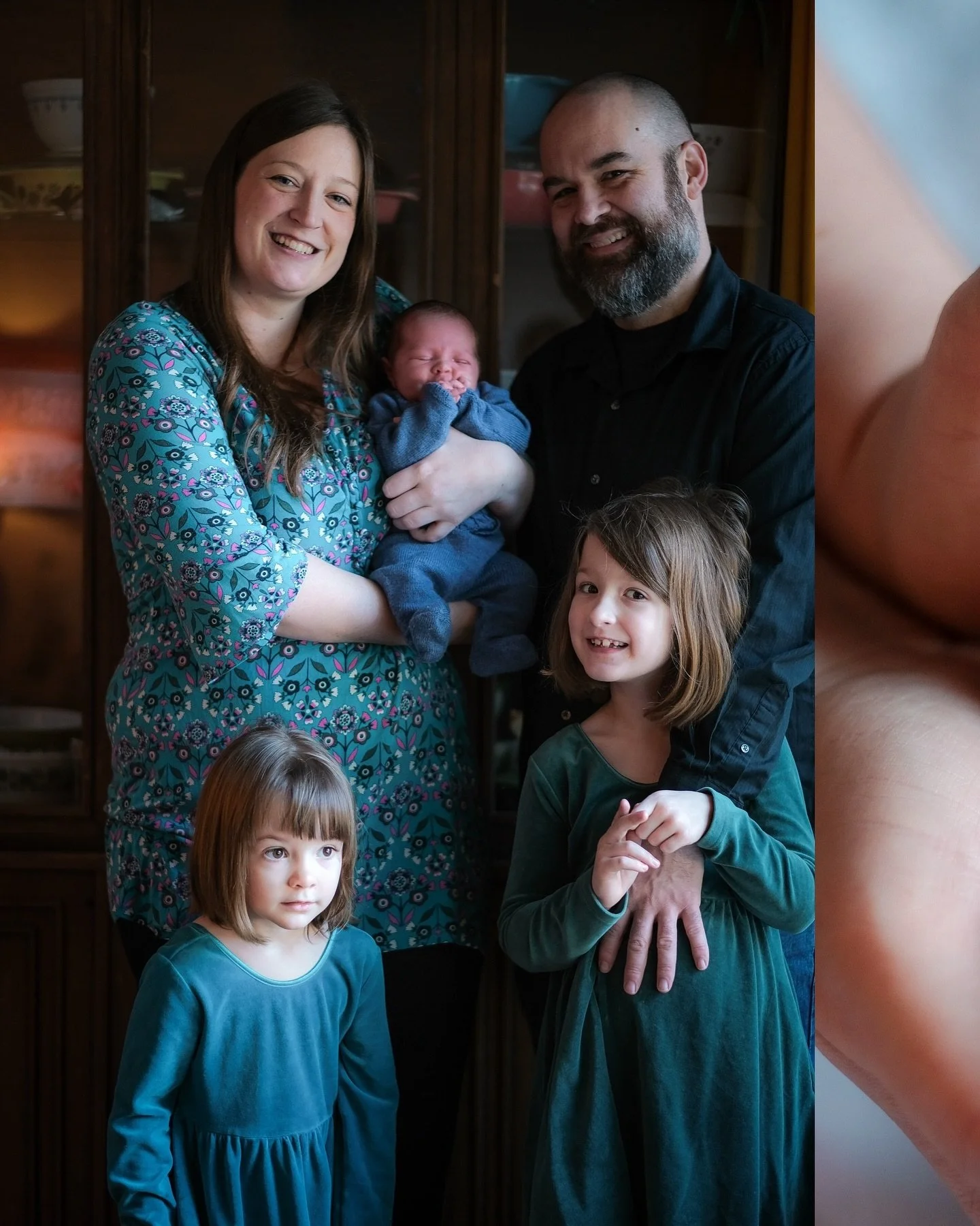 The Stendahl-Smith family is complete with their newest edition, baby Beatrice. This was such a sweet session with big sisters doting over B&rsquo;s every move. Congrats again, you guys! 

#newbornphotography #vashonisland #vashonphotographer #vashon