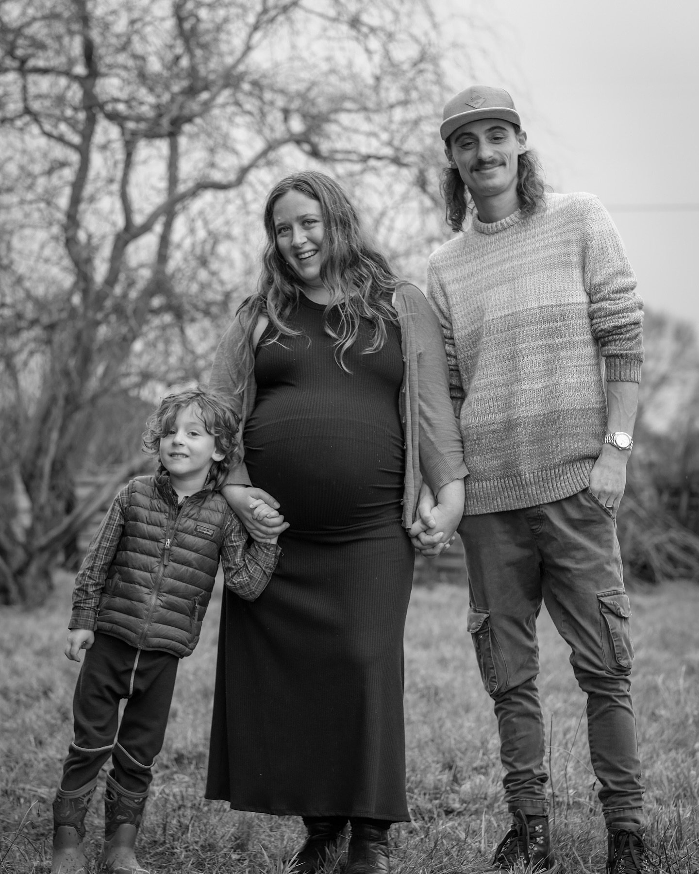 Lots of love and silliness in this family photo sesh ❤️
Expecting baby sibling!