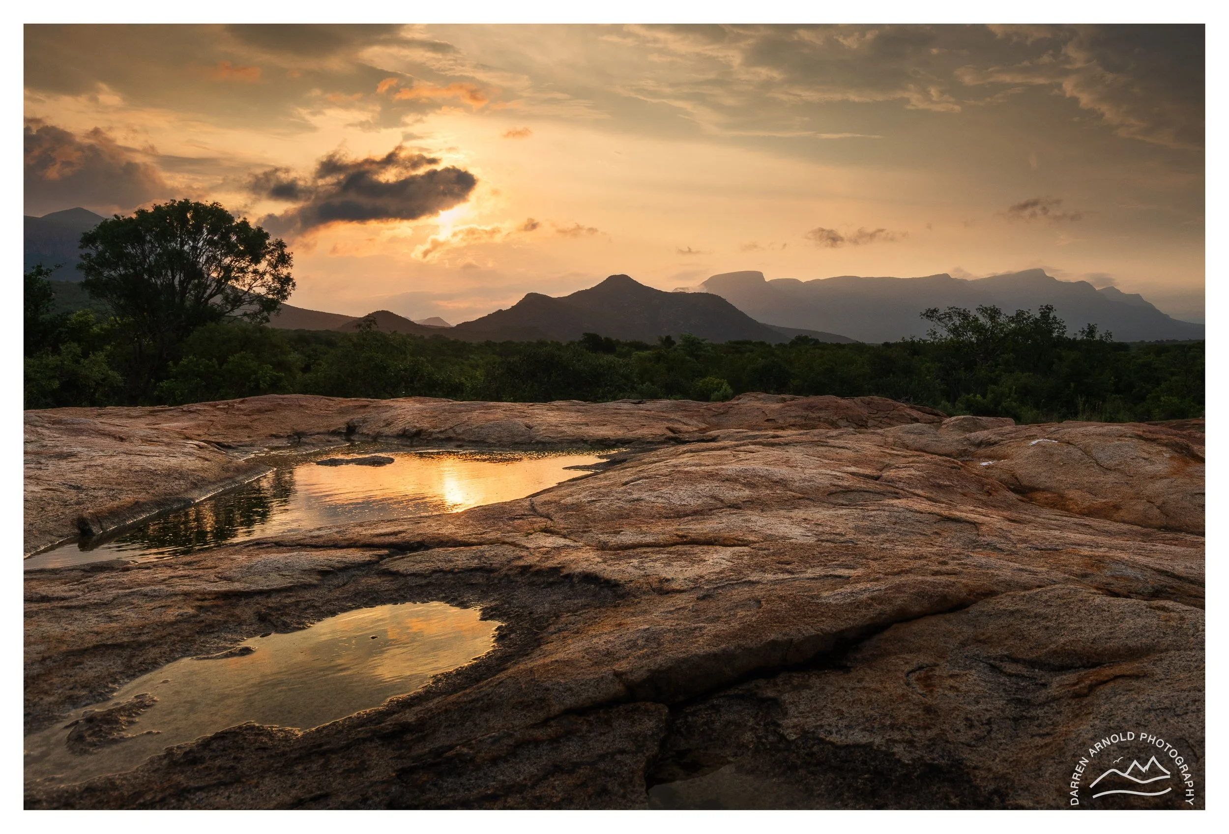 Web_Reflective Sunset_202401_Vuyani Safari Lodge.jpg