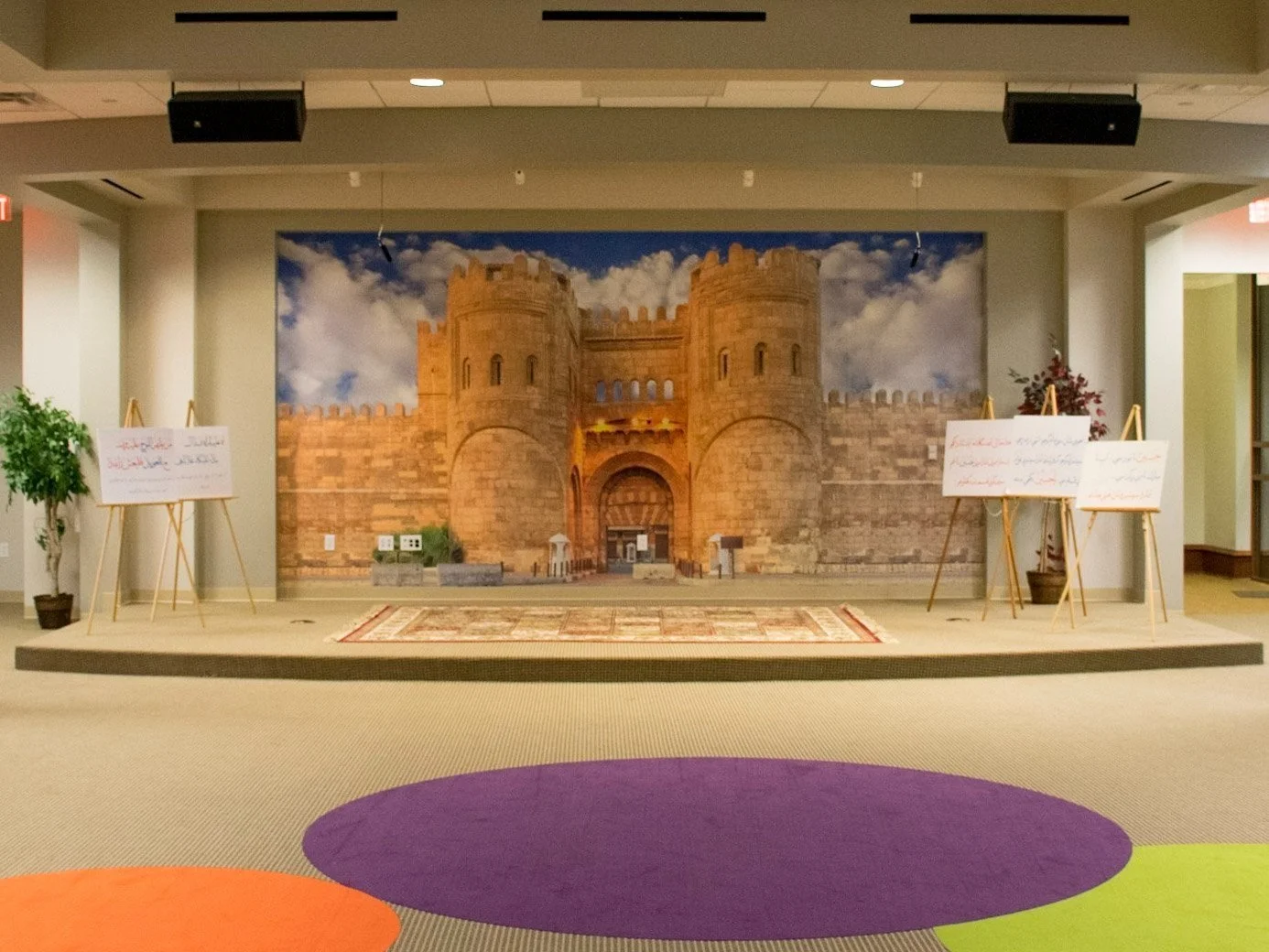 10 Reasons Why Commercial Wall Graphics Outperform Traditional Wall Painting