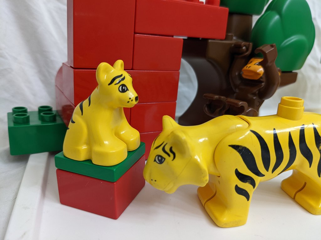 Bucket with Bonus Animals (SBC)