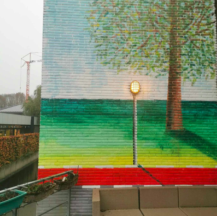 MURALS & VITRINES