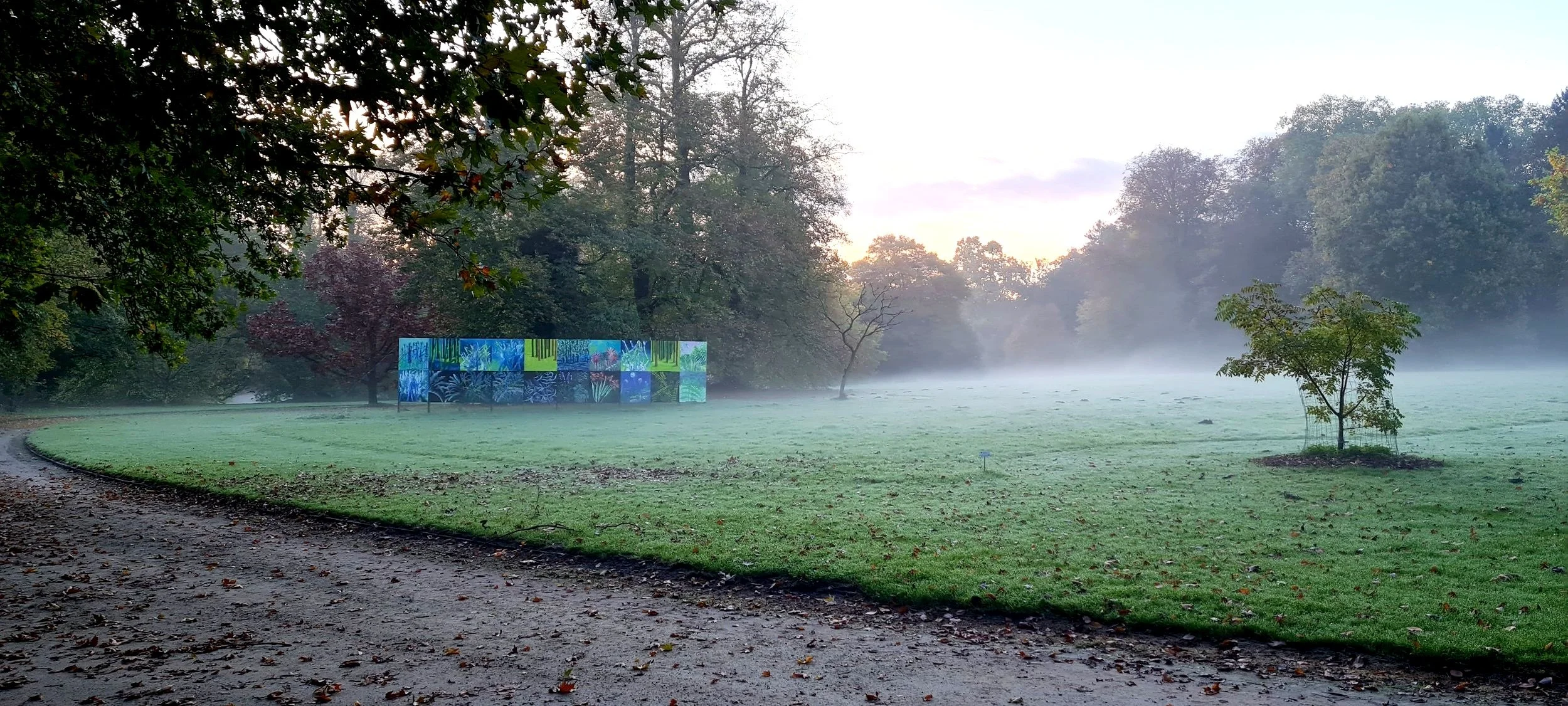 This vibrant artwork lets us appreciate the diversity and complexity of the botanical world in a new way. It is a tribute to Earth’s biodiversity and a celebration of the creativity to which this environment has inspired the artist. 