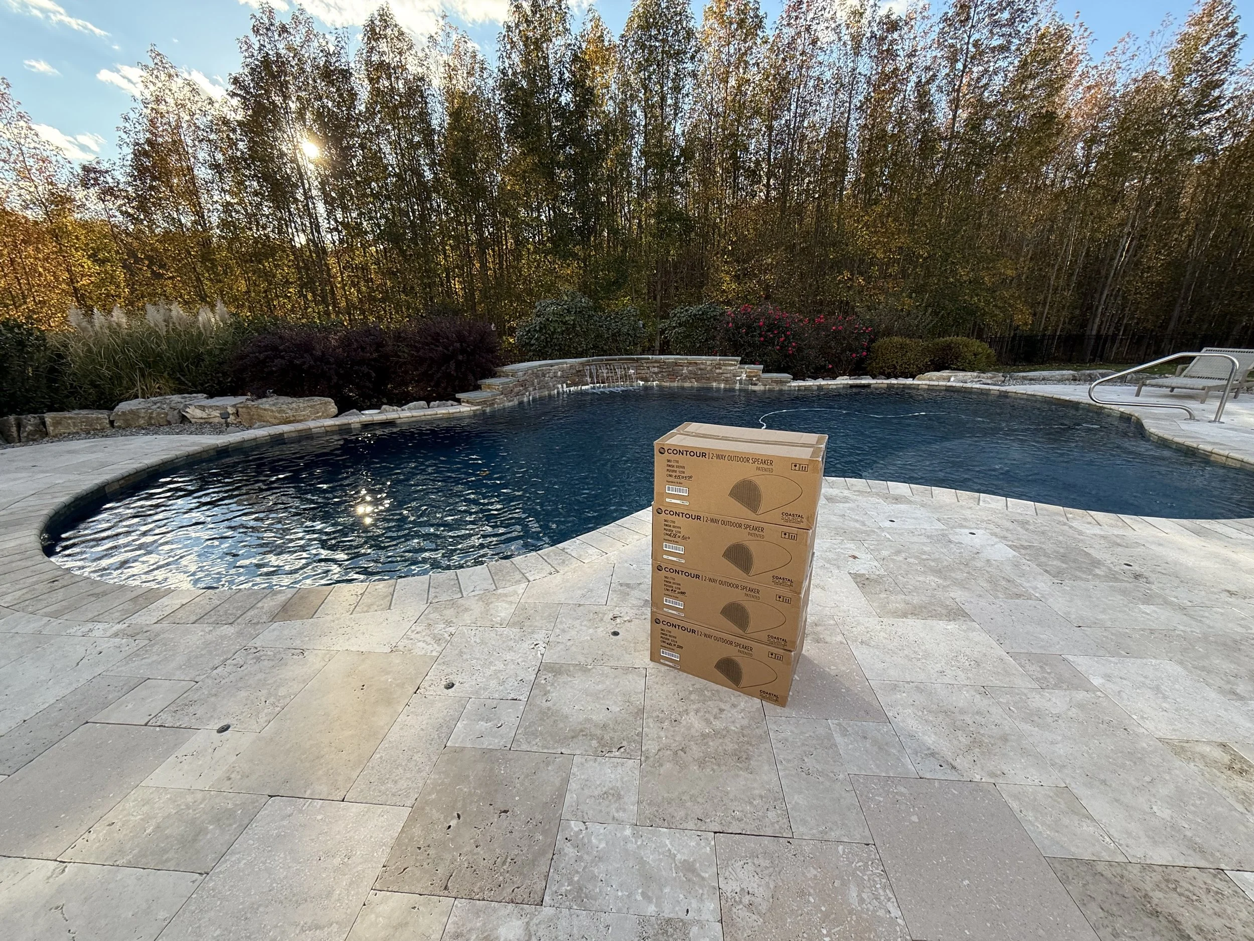 Discreet Build for Seamless Everyday Listening