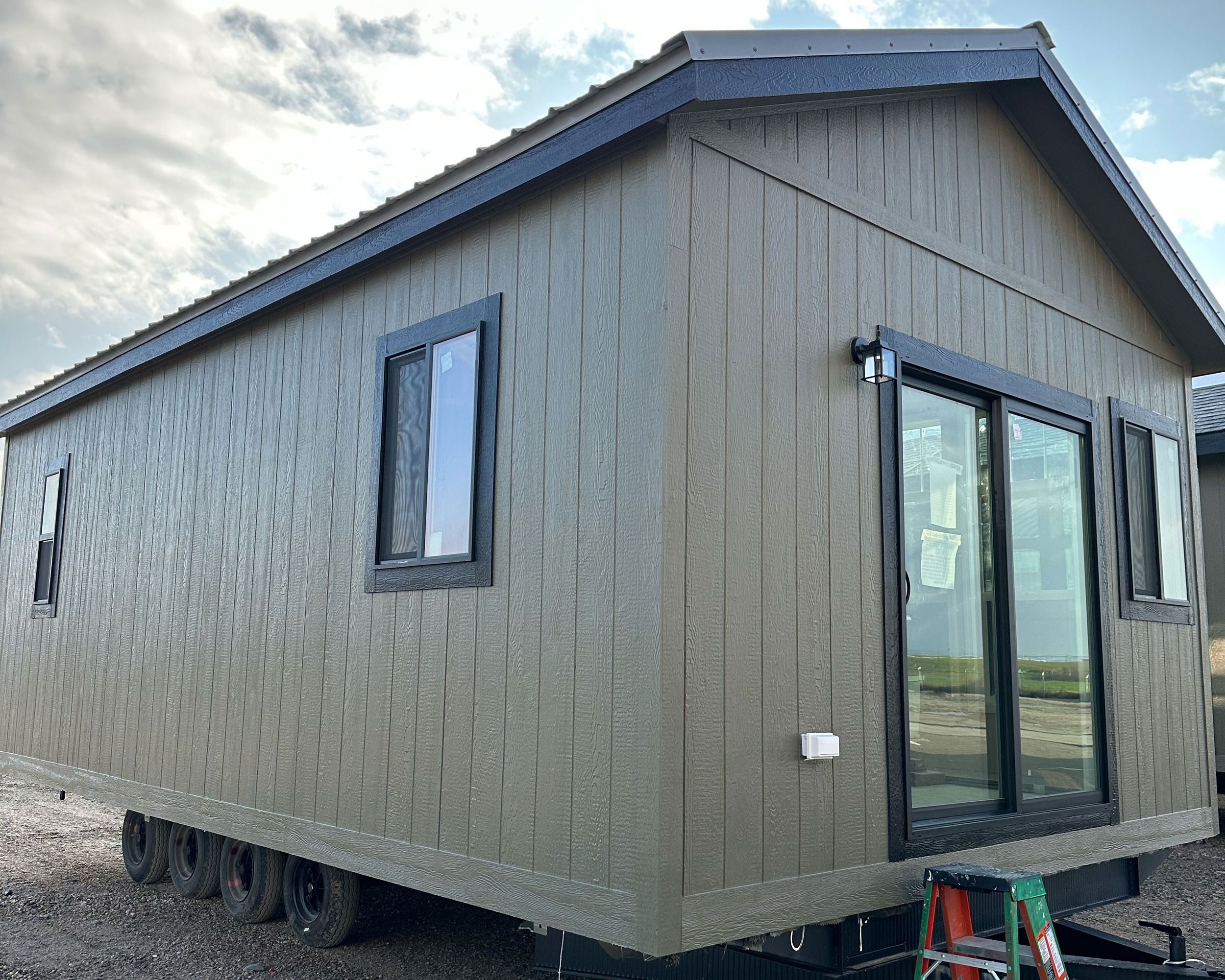 Ponderosa with standard roofline and siding