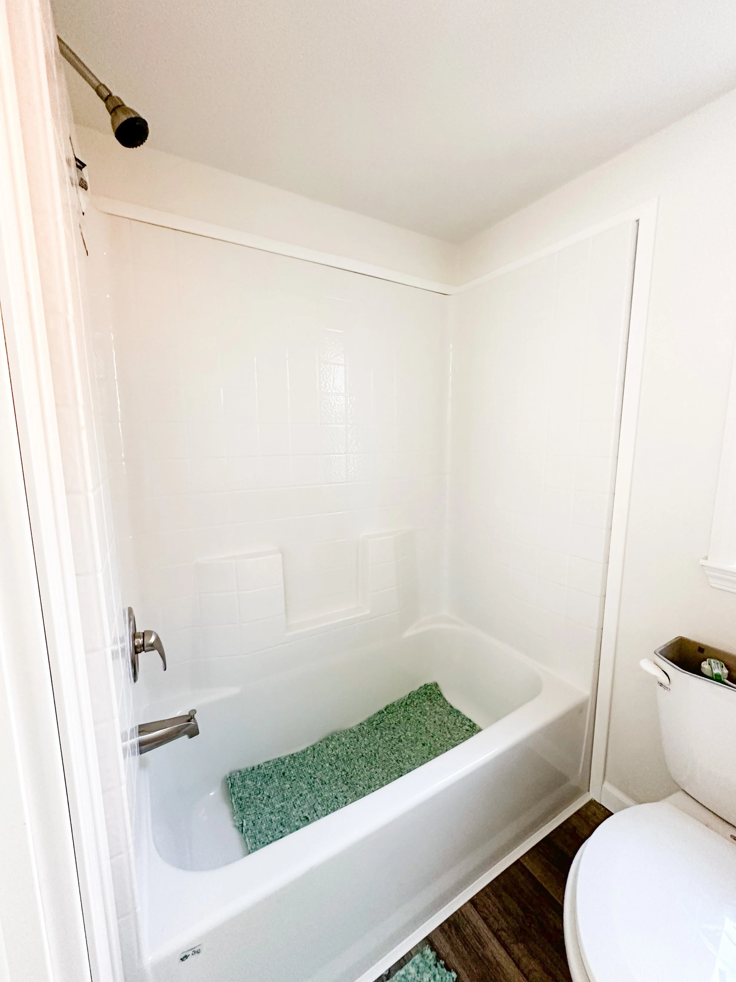 Shower/tub combo in bathroom